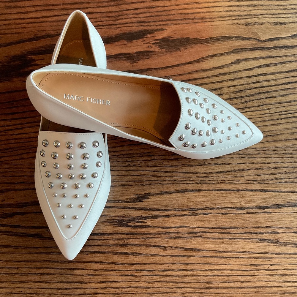 Marc Fisher white flats with Embellishment size 8M